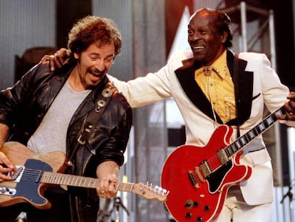 Bruce Springsteen y Chuck Berry, en una imagen de 1995.