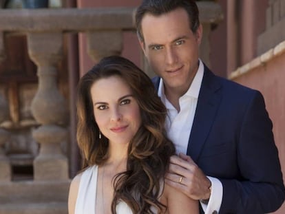 Kate del Castillo y Erik Hayser en 'Ingobernable'.