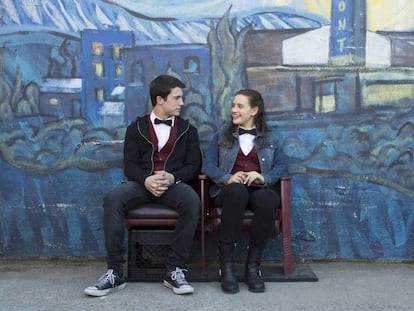 Dylan Minnette y Katherine Lengford, protagonistas de 'Por trece razones'.