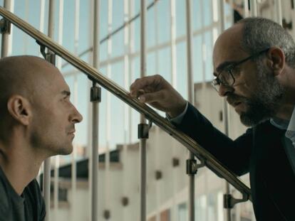 Alain Hernández (izquierda) y Luis Tosar, en 'Plan de fuga'.