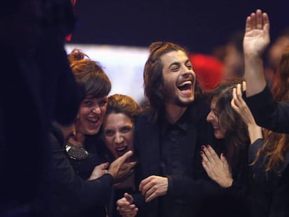 Salvador Sobral, representante de Portugal, celebra su clasificación para la final de Eurovisión.