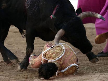 FOTO: Fandiño es corneado. / VÍDEO: Las imágenes de la cogida.