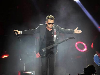 Alejandro Sanz, durante su actuación.