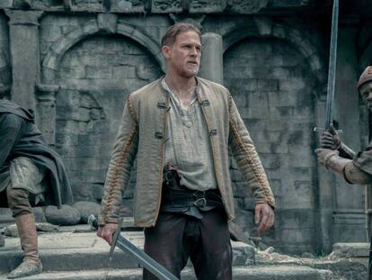 Charlie Hunnam portagoniza 'Rey Arturo: la leyenda de Excalibur'. Vídeo: tráiler de la película.