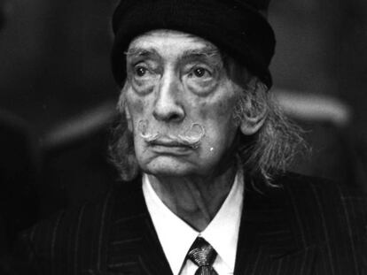 Salvador Dalí en 1980, nueve años antes de fallecer, cuando fue reconocido por la Generalitat.