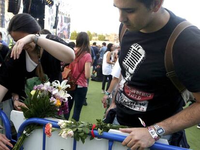 Flores por la muerte del acróbata Pedro Aunión en el Mad Cool Festival. Vídeo: así era Pedro Aunión.