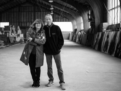 Isabel Coixet y Cai Guo-Qiang en el estudio del artista en New Jersey, en mayo de 2017. | Vídeo: Avance del documental 'El Espíritu de la Pintura'.