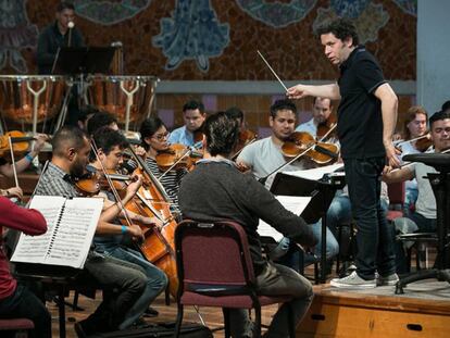 Ensayo de Gustavo Dudamel con la orquestra sinfonica Simon Bolivar en el Palau de la Musica de Barcelona, el pasado marzo.