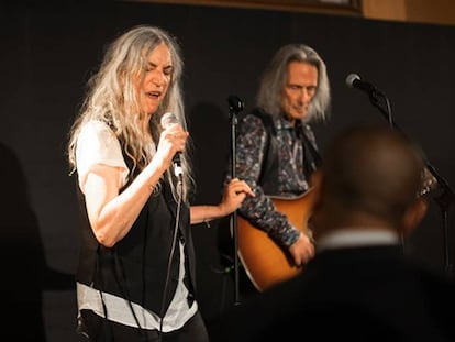 Patti Smith y Lenny Kaye, en el Café de La Habana.