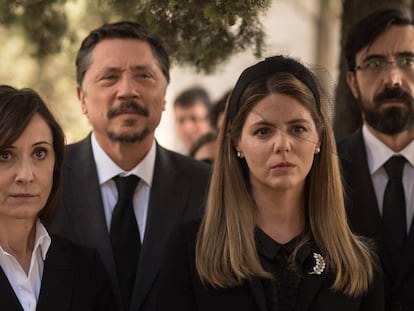 Nathalie Poza, Carlos Bardem, Manuela Velasco e Israel Elejalde, en 'Traición'. En vídeo, el tráiler de la serie.