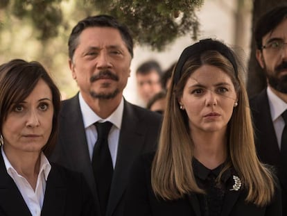 Nathalie Poza, Carlos Bardem, Manuela Velasco e Israel Elejalde, en 'Traición'. En vídeo, el tráiler de la serie.