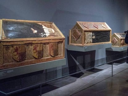 Las tres cajas sepulcrales de Sijena que se expone en el Museo de Lleida.