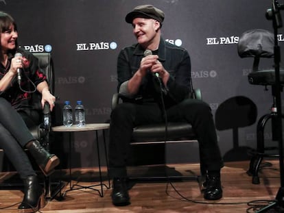 Eva Amaral y Juan Aguirre charlan con los suscriptores de EL PAÍS.