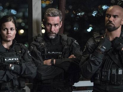 Harrelson pone al día a su equipo de los S.W.A.T.