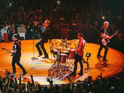 Los cuatro miembros de la banda irlandesa U2 en la gira 'Innocence', en 2016.