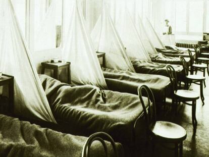Enfermos de gripe en un hospital militar norteamericano en Francia. En vídeo, así fue la gripe española.