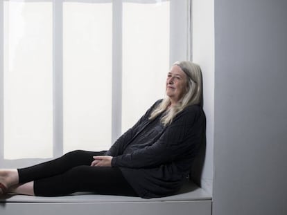 FOTO: La académica inglesa Mary Beard, retratada en Madrid. / VÍDEO: Beard presenta su libro 'Mujeres y poder'.