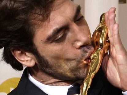 Javier Bardem, con el Oscar en la mano.