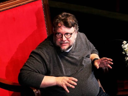 Del Toro durante la clase magistral que ofreció en Guadalajara.