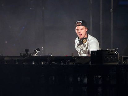 Avicii, en una actuación en 2015. En vídeo, el perfil del DJ.