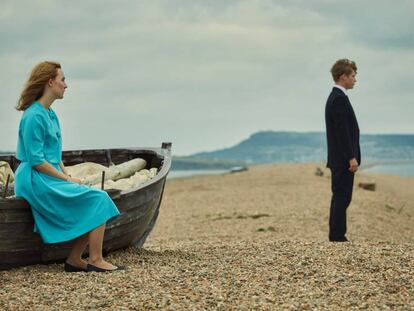 Saoirse Ronan y Billy Howle, en el tráiler de 'Chesil Beach'.