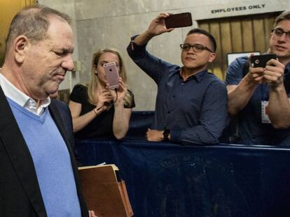 Harvey Weinstein, en la corte penal de Nueva York la semana pasada. En vídeo, declaraciones del abogado de Weinstein, Benjamin Brafman, abogado del productor.