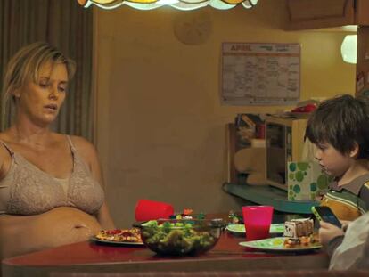 Charlize Theron, en 'Tully', de Jason Reitman. En vídeo, crítica de Carlos Boyero.