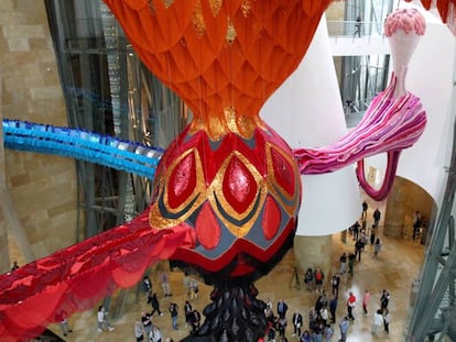 Obra de Joana Vasconcelos en la exposición del Guggenheim Bilbao.