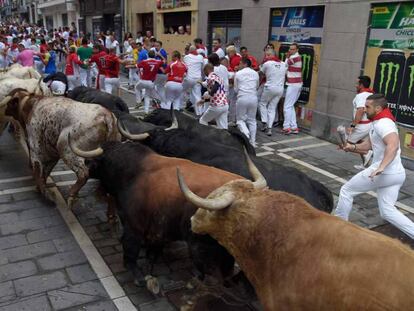 Los toros de Fuente Ymbro, durante el encierro de hoy, el más rápido y limpio de lo que llevamos de fiesta.