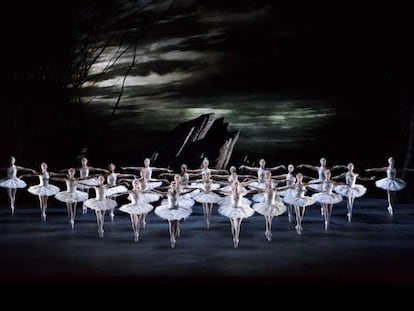 'El lago de los cisnes' interpretado por el Royal Ballet, que se presentará en el Teatro Real entre los días 18 y 21 de julio. En el vídeo, tráiler del espectáculo.