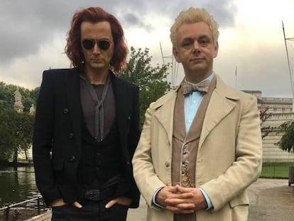 David Tennant y Michael Sheen en el rodaje de 'Buenos presagios'.