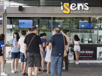 Taquilla del complejo madrileño de multisalas Cinesa Méndez Álvaro. En vídeo, declaración de la asociación de consumidores FACUA.