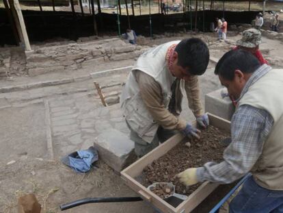 Arqueólogos trabajan en el monumento arqueológico Chavín de Huántar, en el norte de Perú / En vídeo, cómo han sido las tareas del equipo de arqueólogos que trabaja en el monumento (QUALITY-REUTERS)