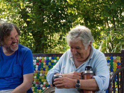 El director Emir Kusturica (izquierda) y el expresidente uruguayo José Mujica durante el rodaje de 'El Pepe, una vida suprema' / En vídeo, declaraciones de José Mujica