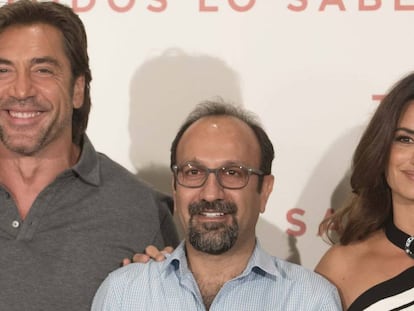 Javier Bardem, Asghar Farhadi y Penélope Cruz, ayer en Madrid.