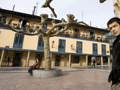 El gaitero José Ángel Hevia en la plaza de Fontan de Oviedo.