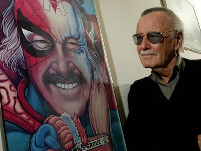 Stan Lee, en su oficina de Beverly Hills, en California, el 18 de junio de 2004. En vídeo, Los personajes de Stan Lee.