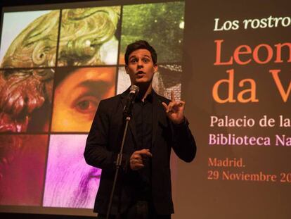 Christian Gálvez, conductor de 'Pasapalabra', presenta su exposición sobre Leonardo da Vinci.