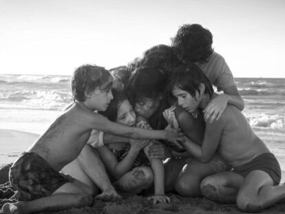 Fotograma de 'Roma', de Cuarón. En vídeo, tráiler de 'ROMA'.