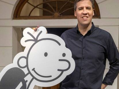 Jeff Kinney posa con su personaje Greg Heffley, en noviembre en Oslo.