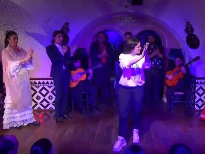 Fotograma del vídeo en el que Rosalía improvisa por bulerías en el Tablao Flamenco Cordobés de Barcelona.