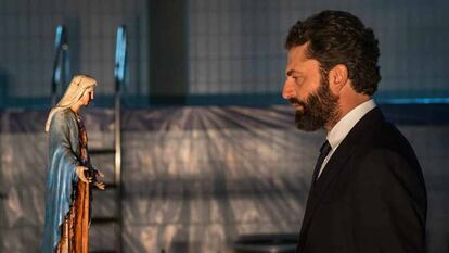 Guido Caprino interpreta al primer ministro italiano Fabrizio Pietromarchi en 'El milagro'. En vídeo, una escena de la serie.