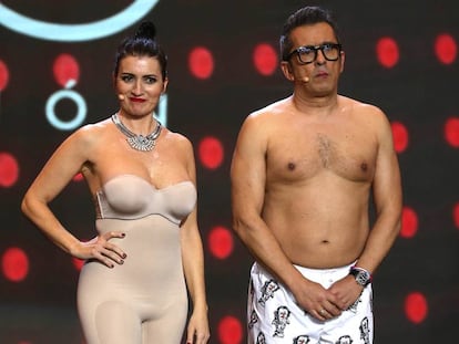 Los presentadores Silvia Abril y Andreu Buenafuente, durante la gala de entrega de los Premios Goya 2019.