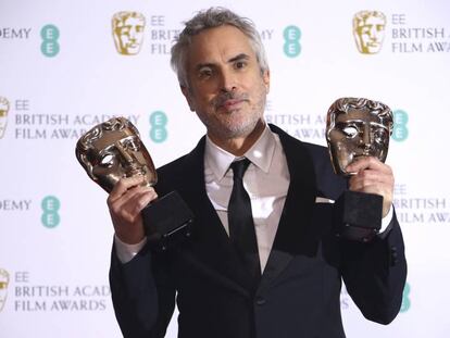 Alfonso Cuarón con los galardones británicos. En vídeo, resumen de la ceremonia de premiación.