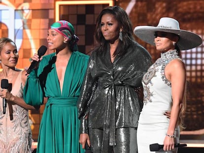 De izquierda a derecha, Lady Gaga, Jada Pinkett-Smith, Alicia Keys, Michelle Obama y Jennifer Lopez, en los Grammy. En vídeo, los mejores momentos de la gala.