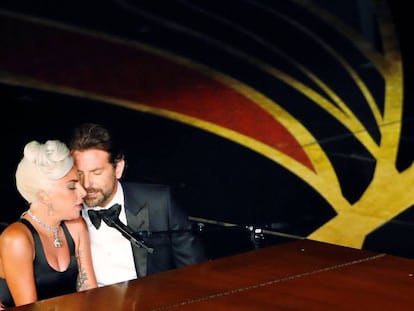 Lady Gaga y Bradley Cooper cantan 'Shallow' en los Oscar. Vídeo: REUTERS. Foto: MIKE BLAKE.
