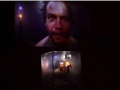 Iván Hermes, en un momento de la obra 'Jose k, torturado'. En vídeo, el tráiler de la obra.