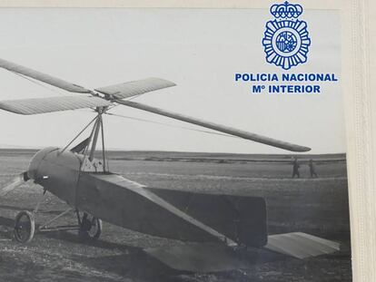 Documentación del autogiro de Juan de la Cierva recuperada por la Policía Nacional.