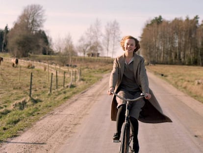 Alba August, como Astrid Lindgren en 'Conociendo a Astrid'. En vídeo, el tráiler de la película.