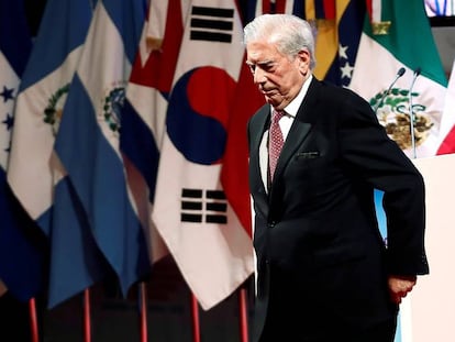 Mario Vargas Llosa, hoy, durante la inauguración del VIII Congreso Internacional de la Lengua Española en Córdoba (Argentina).